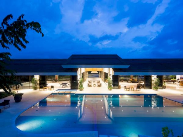 Whitelaw Hotel