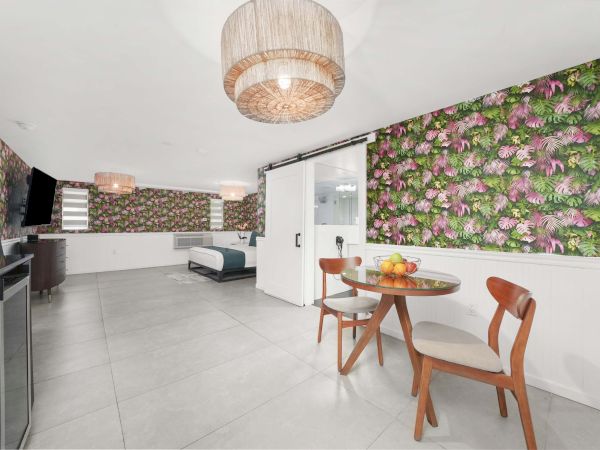 Whitelaw Hotel